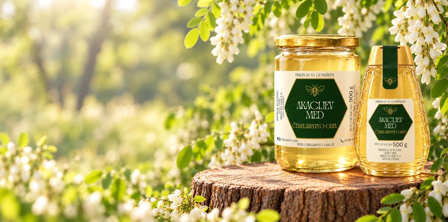 Akacijev med v kozarcu 900 g in praktični embalaži 500 g pod cvetočo akacijo